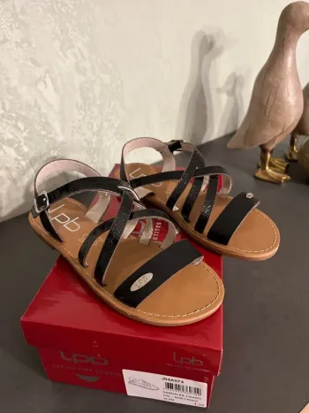 Sandales pointure 32 les petites bombes