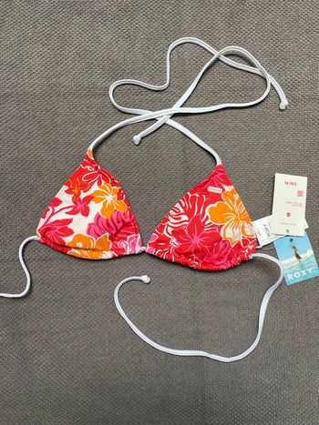 Haut de maillot deux pièces Roxy S rouge et fleurs