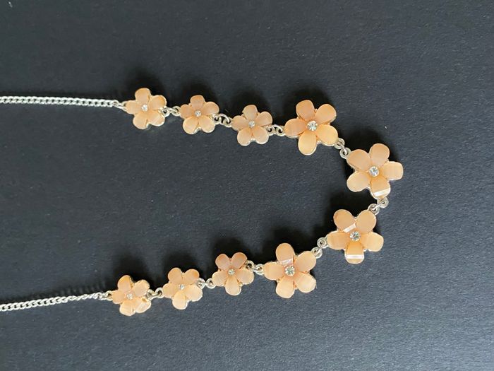 Collier fleur pierre saumon - photo numéro 4