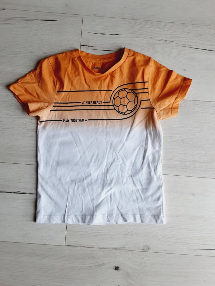 Vêtement garçon tee-shirt manches courtes football foot Gémo 5 ans
