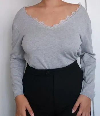 Haut gris avec dentelle - JS Millenium