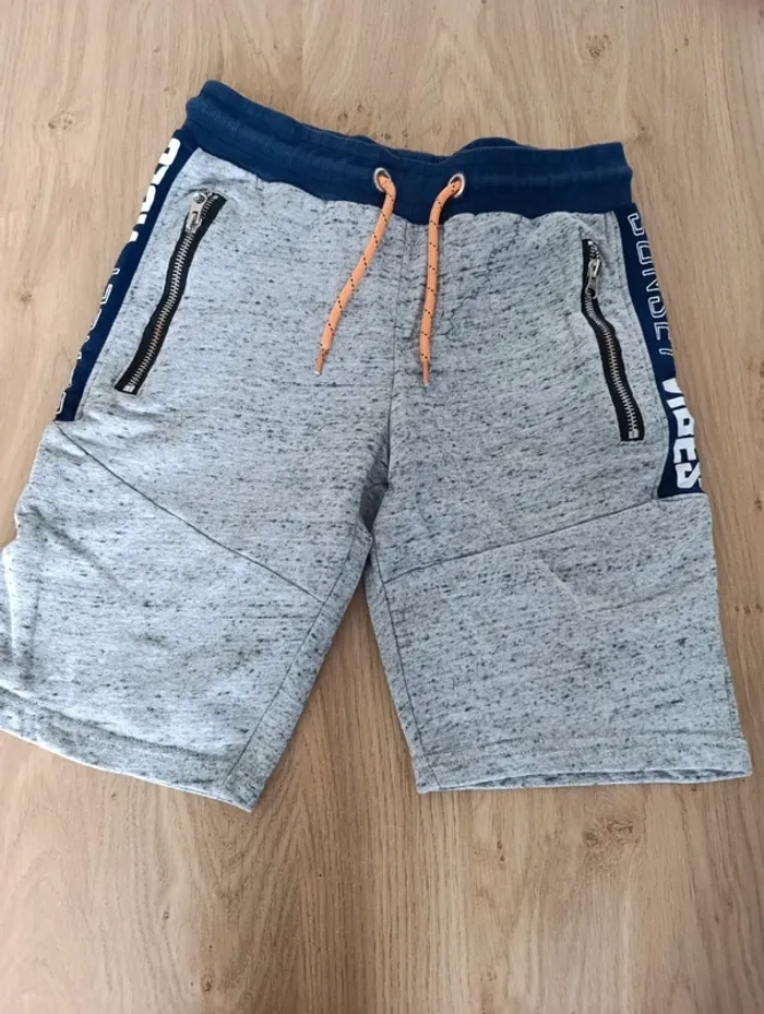 Vêtements 10 ans garcon bien lire annonce - photo numéro 6