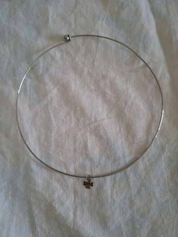 Collier avec petit pendentif trèfle 4 feuilles
