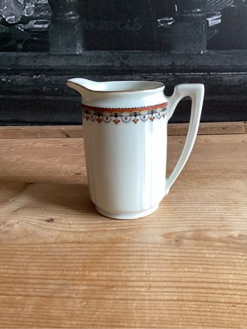 Pot à lait en porcelaine