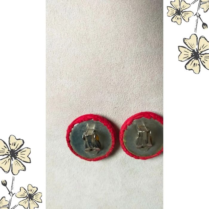 Boucles d’oreilles vintage à clip – Tissu rouge texturé - photo numéro 4
