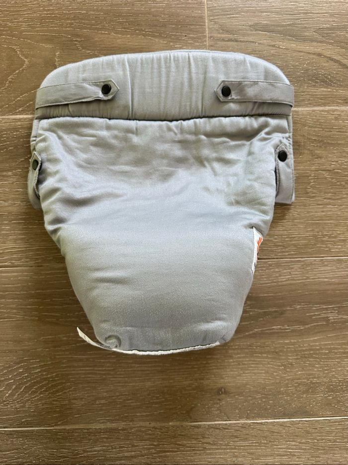 Porte bébé + réducteur Ergobaby - photo numéro 5
