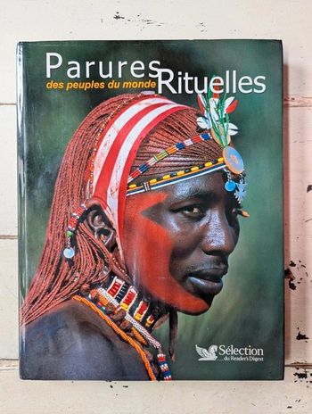 Parures rituelles des peuples du monde