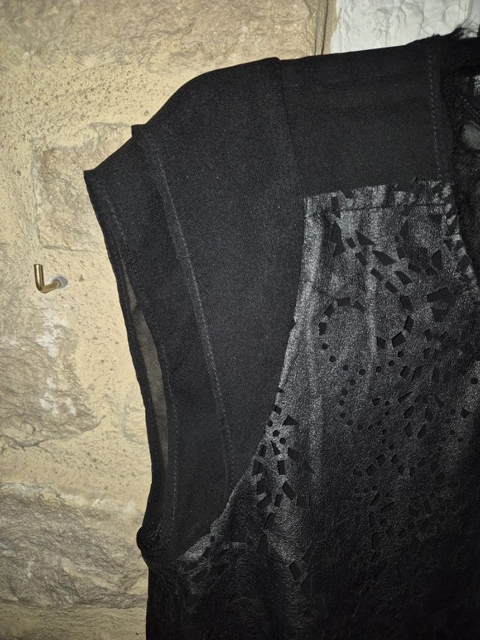 Magnifique haut tout en transparence et broderies anglaises Zara W&B collection taille M - photo numéro 3