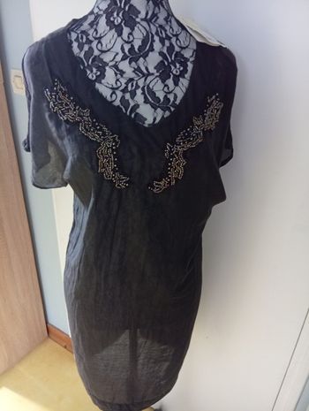 Jolie robe tunique décos perles légèrement transparente indiqué S peut aller à un 38 Coton/soie