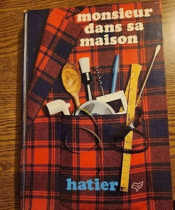 Livre monsieur dans sa maison 🏠