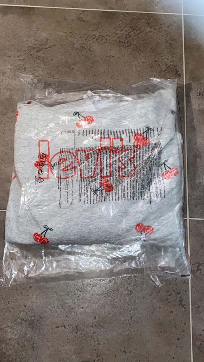 Neuf emballé 16 ans sweat coton levis cerise à capuche