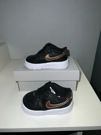 Basket Nike taille 21 unisex sans lacets