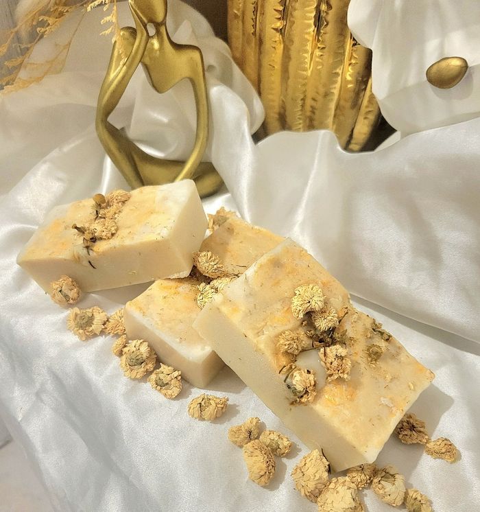 Pain de savon artisanal parfumé camomille & miel - photo numéro 3