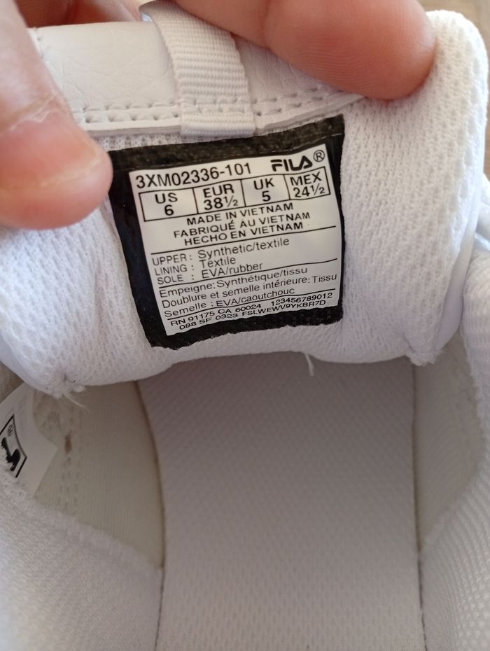 Belle paire de basket fila 38 1/2 à 40€ avec le code
JOIE30
La paire passe à 28€ - photo numéro 2