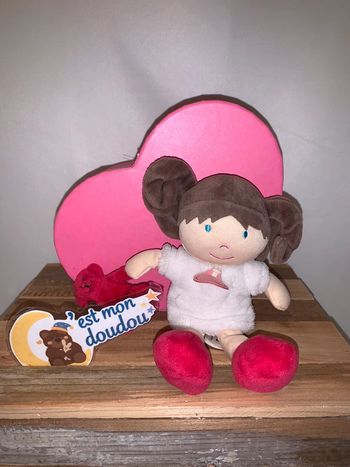 DDC88 poupée 👧🏻 blanche rose doudou et compagnie