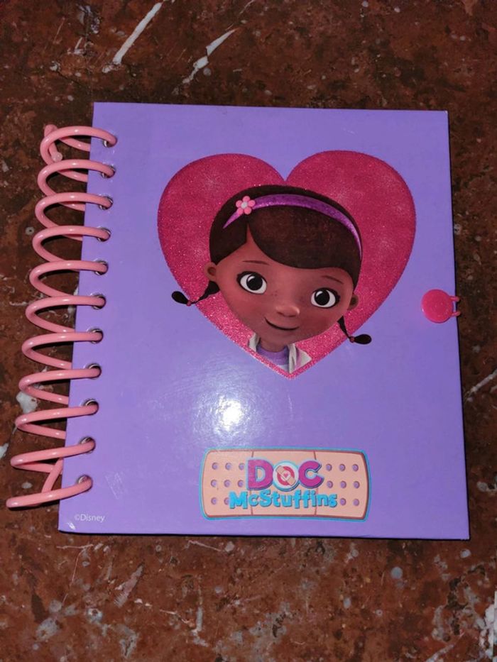 Carnet  docteur  la  peluche