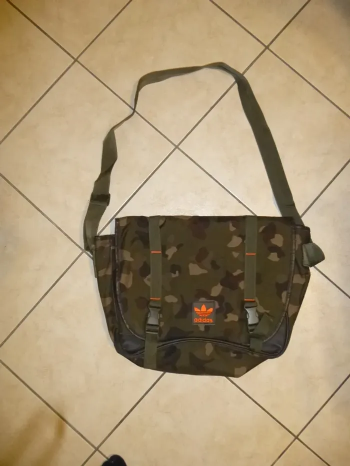 cartable sac bandoulière militaire ADIDAS neuf