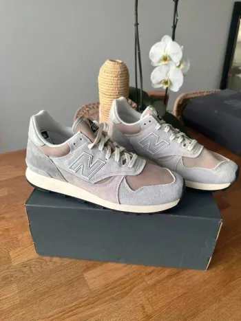 New balance Grise M475 taille 45