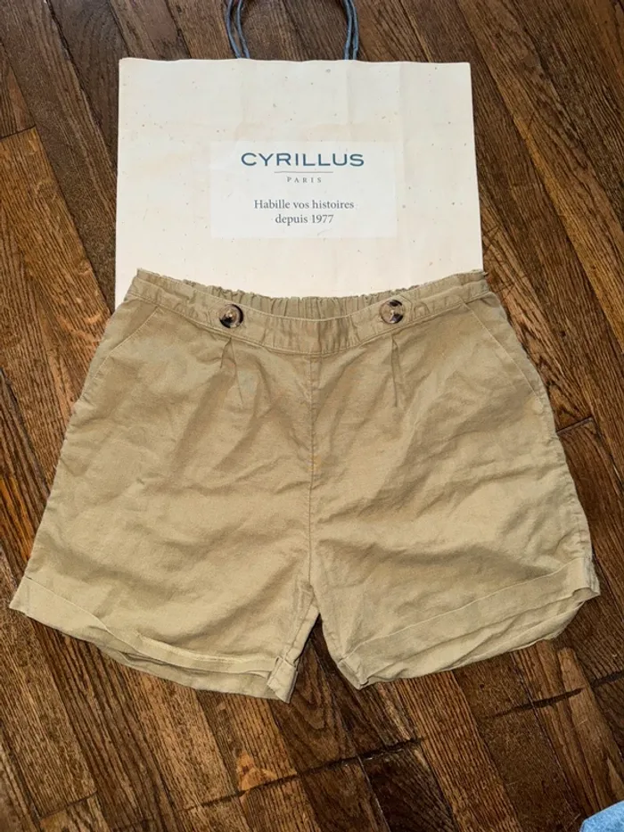 short cyrillus 12 ans porté bon état