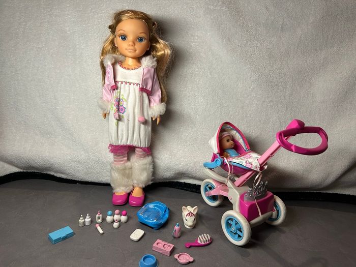 Poupée Nancy avec poussette + accessoires - photo numéro 1