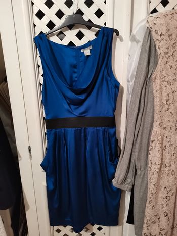 Jolie robe en satin Bleu /noir