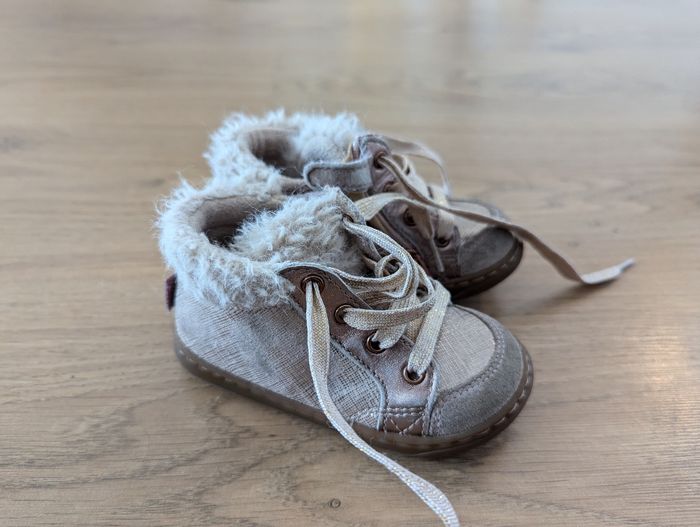 Chaussures fourrées brillantes Shoo Pom taille 22