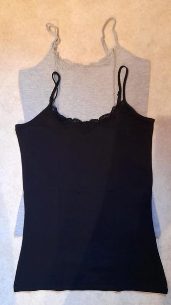 Lot de 2 débardeurs Taille 38/40