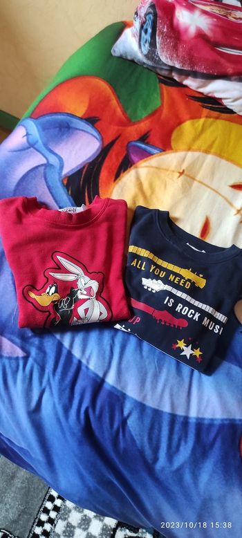 Lot 2 sweats Looney Tunes 6 ans