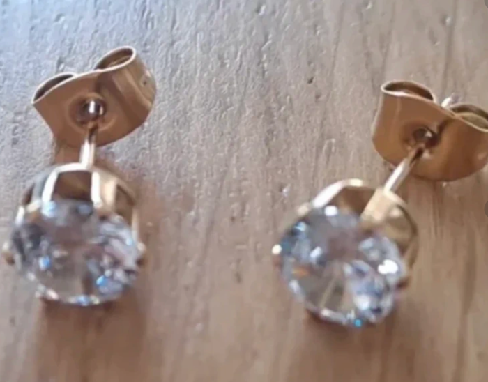 Puces 20 mm plaquées or 14 carats et zircons