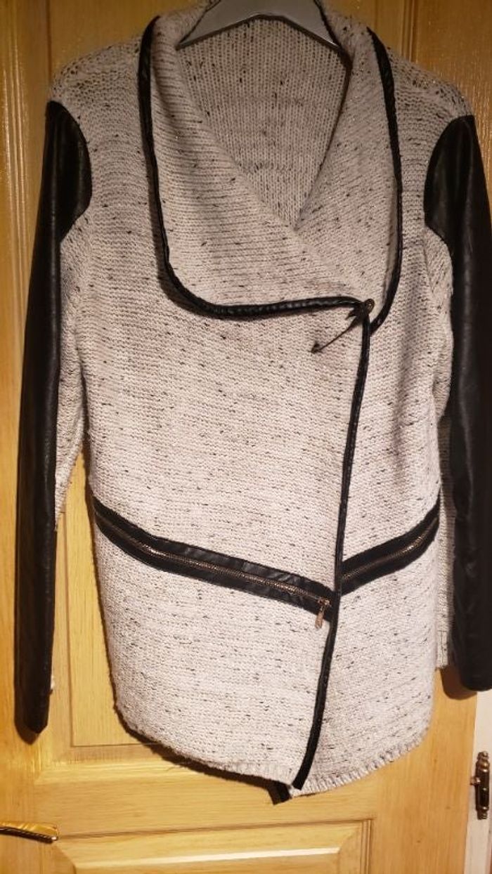 Veste gilet gris chiné, fil dorée et simili noir