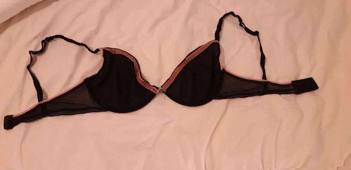 Soutien  gorge  noir liseré rose T90C