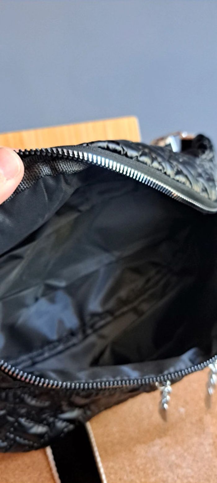 Sac banane noir capitonné - photo numéro 5