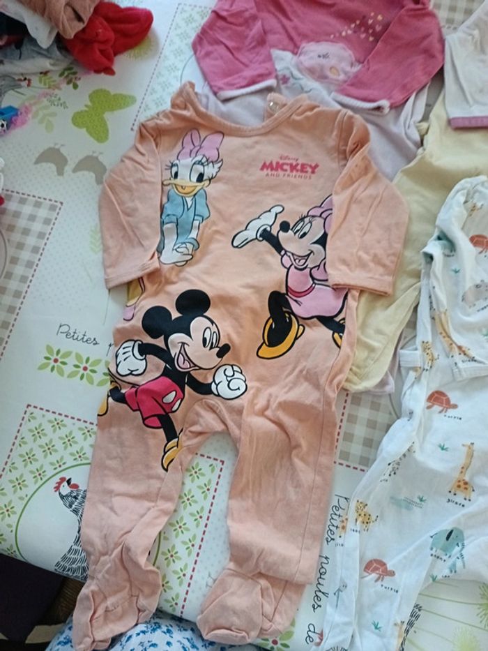 Lot de 4 pyjamas léger 9 mois - photo numéro 4
