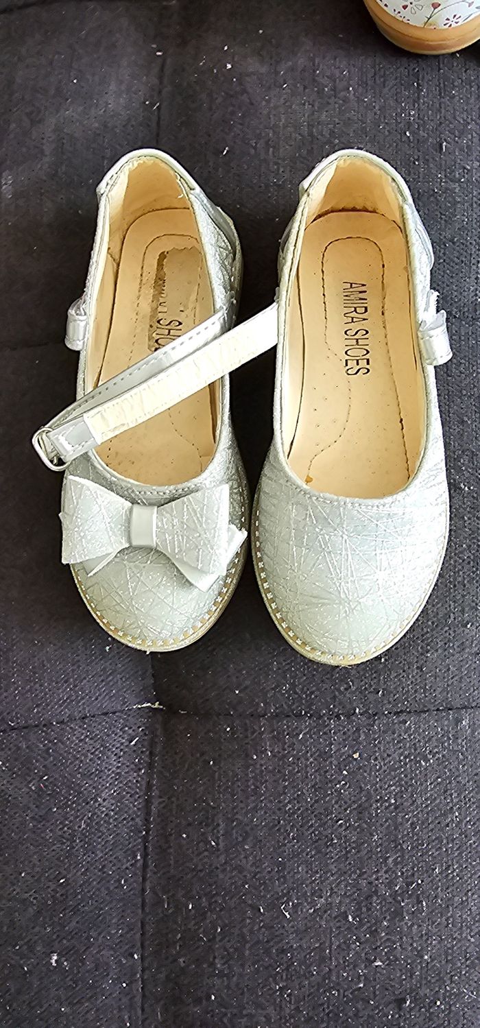 Chaussures tailles 26 argenté