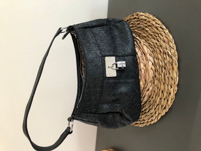 Sac épaule GUESS, noir, en parfait état, jamais porté