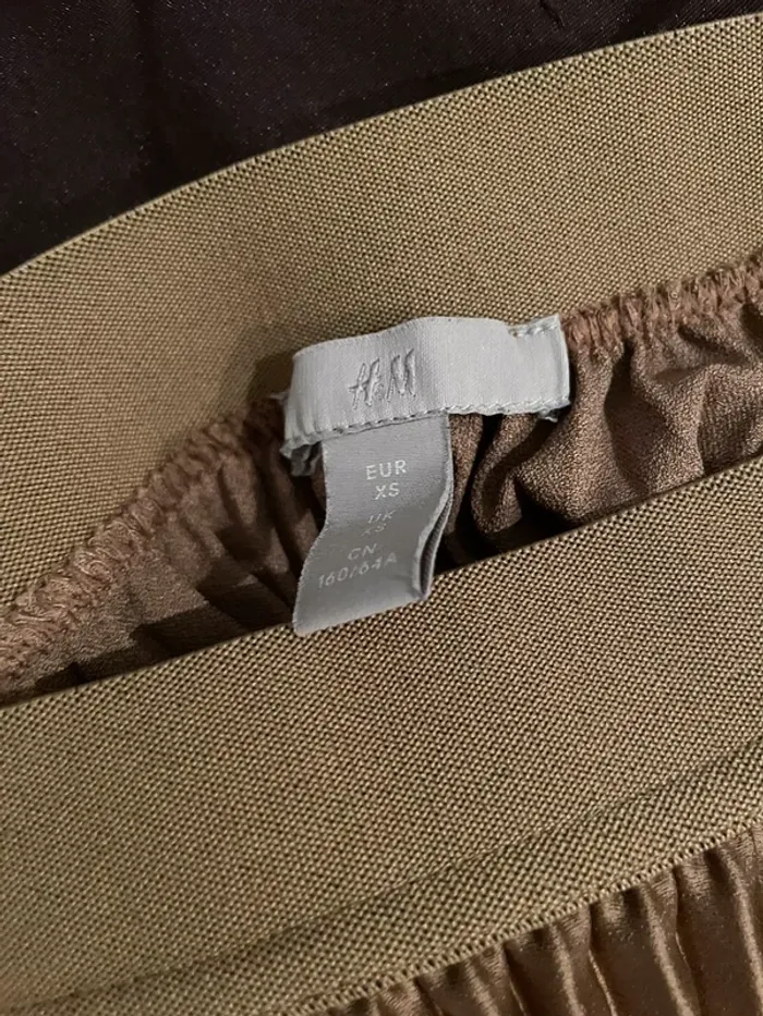 Jupe plissée beige H&M neuve - photo numéro 3