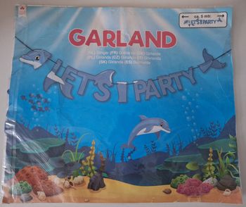 Grande guirlande cartonnée en forme de dauphin bleu