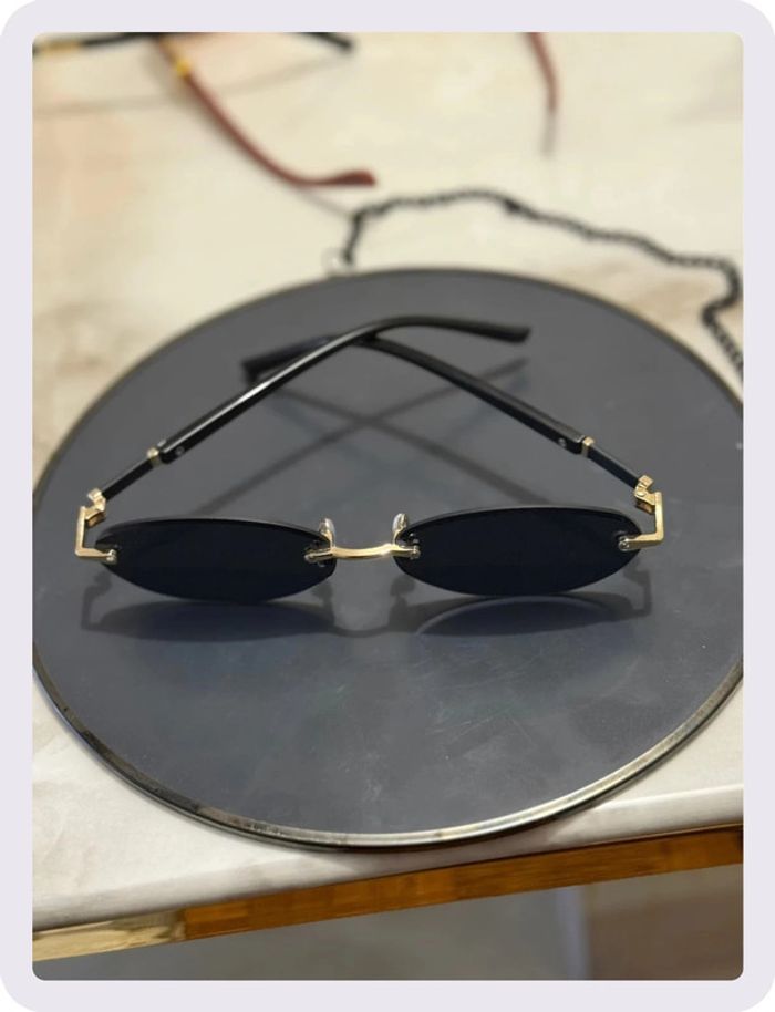 Lunette de soleil ovale noire - photo numéro 3