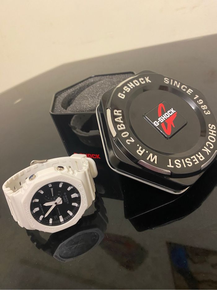 Montre G Shock blanche noire