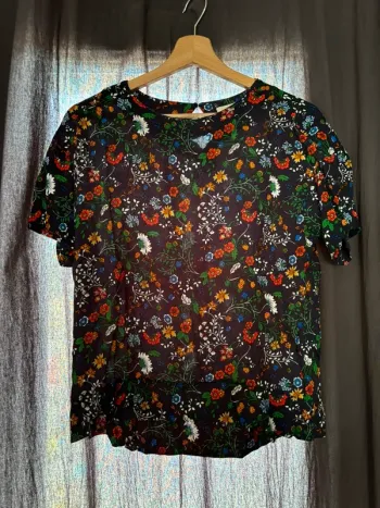 Teeshirt bleu nuit à fleurs