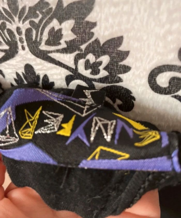 Très belle petite robe noire et doré 🥰 taille 36 de chez jennyfer - photo numéro 4