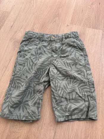 Short kaki