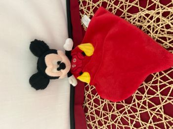 Doudou plat souris Mickey noir rouge DISNEY NICOTOY