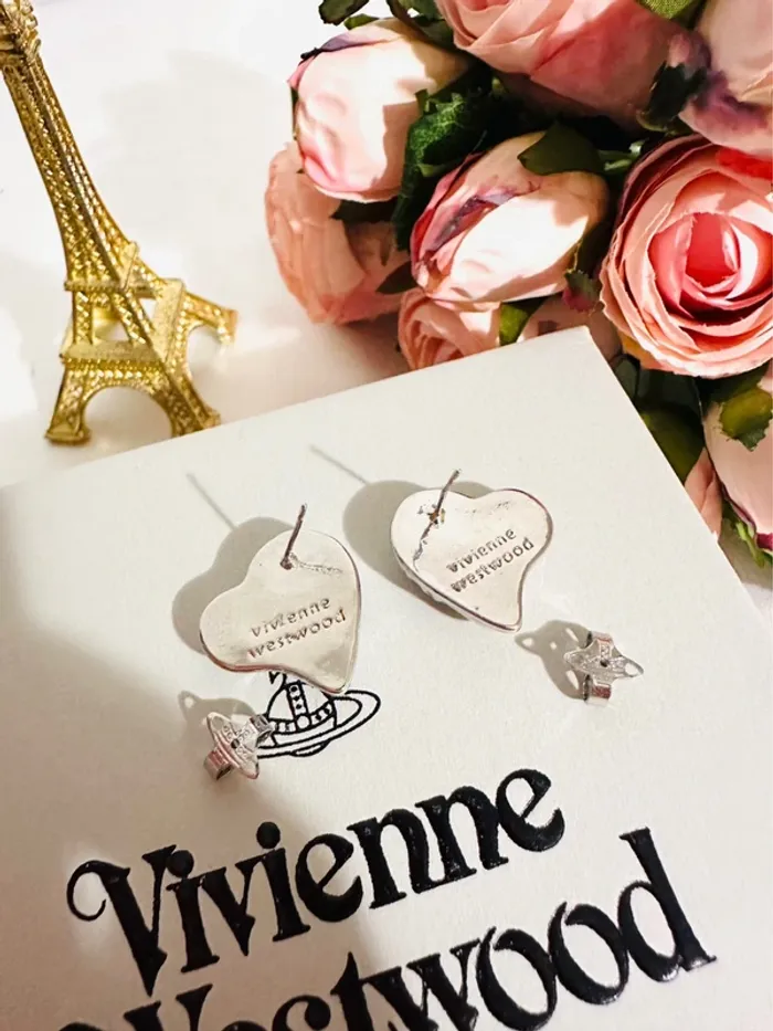 🪐Boucles d’oreilles Vivienne Westwood – Cœurs blancs & logo Orbite multicolore – Rare & iconique - photo numéro 5