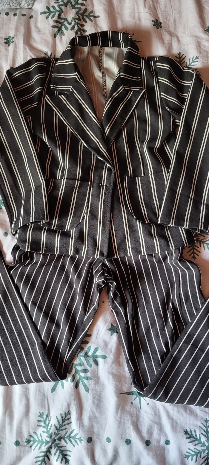 Costume 2 pièces - photo numéro 1