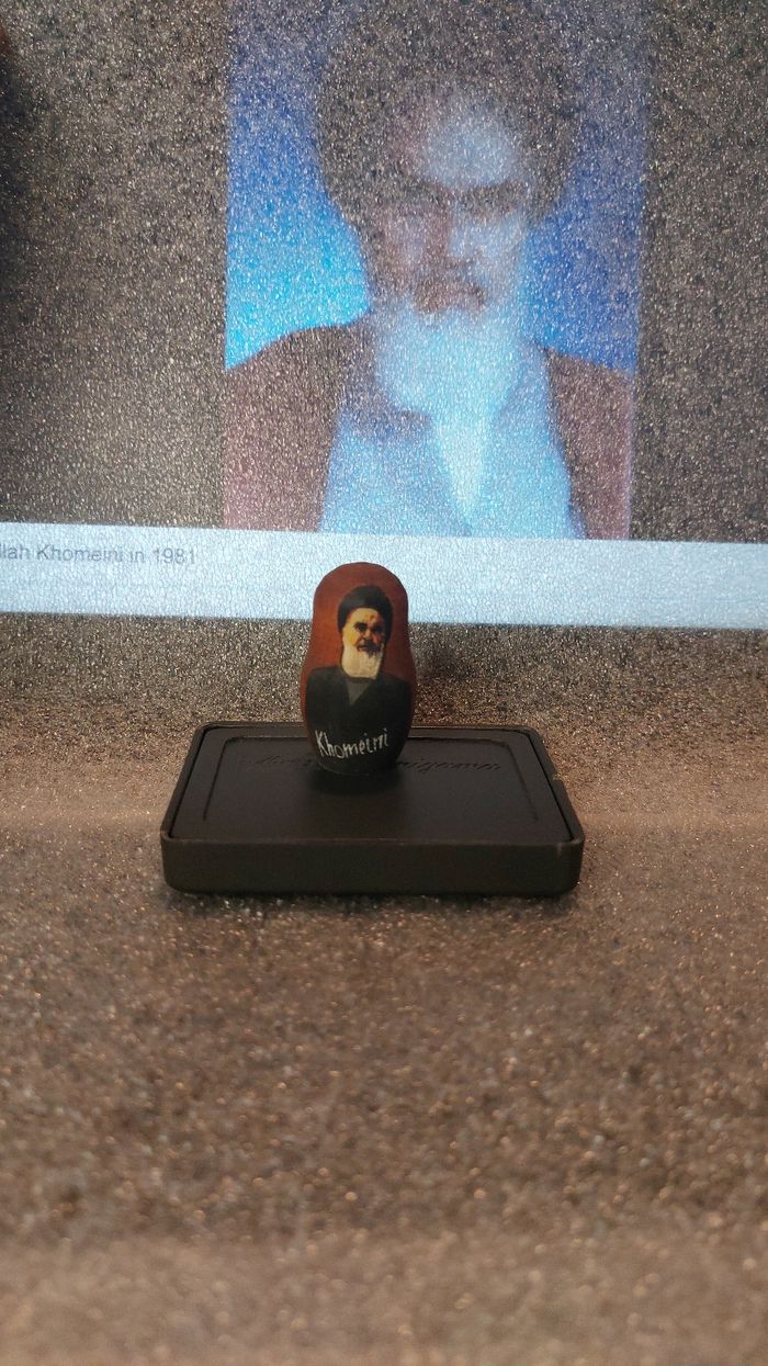 Poupée russe matriochka représentant des dictateurs - photo numéro 10