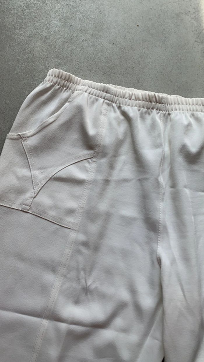 Pantalon court pantacourt évasé blanc taille 7 mais ajustable élastique en très bon état - photo numéro 5