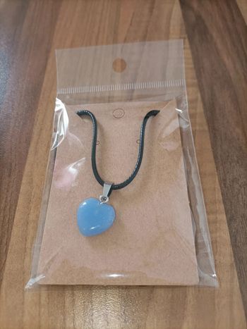 Collier neuf coeur bleu