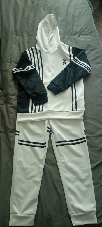 Ensemble jogging neuf 