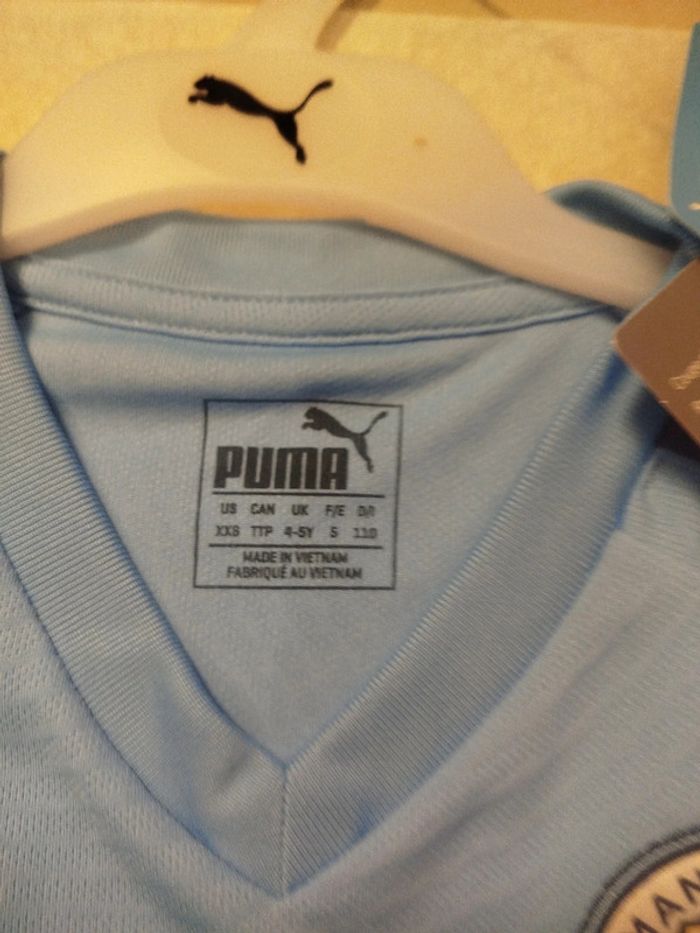 Tenue de foot Puma, équipe Manchester City taille 4/5  ans authentique neuf - photo numéro 9